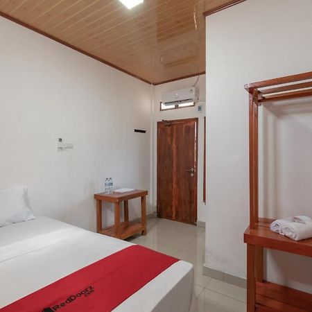Reddoorz Syariah Near Jakabaring Sport City Palembang Exterior photo
