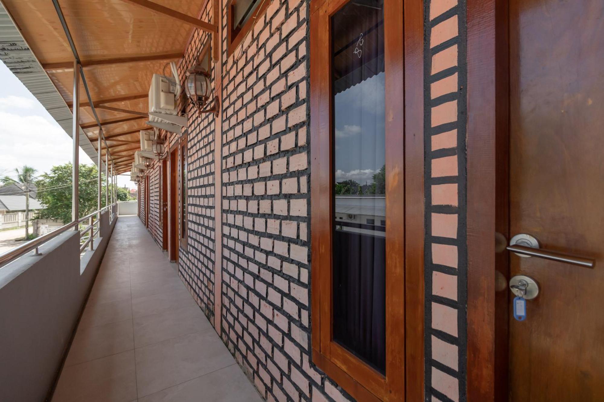 Reddoorz Syariah Near Jakabaring Sport City Palembang Exterior photo